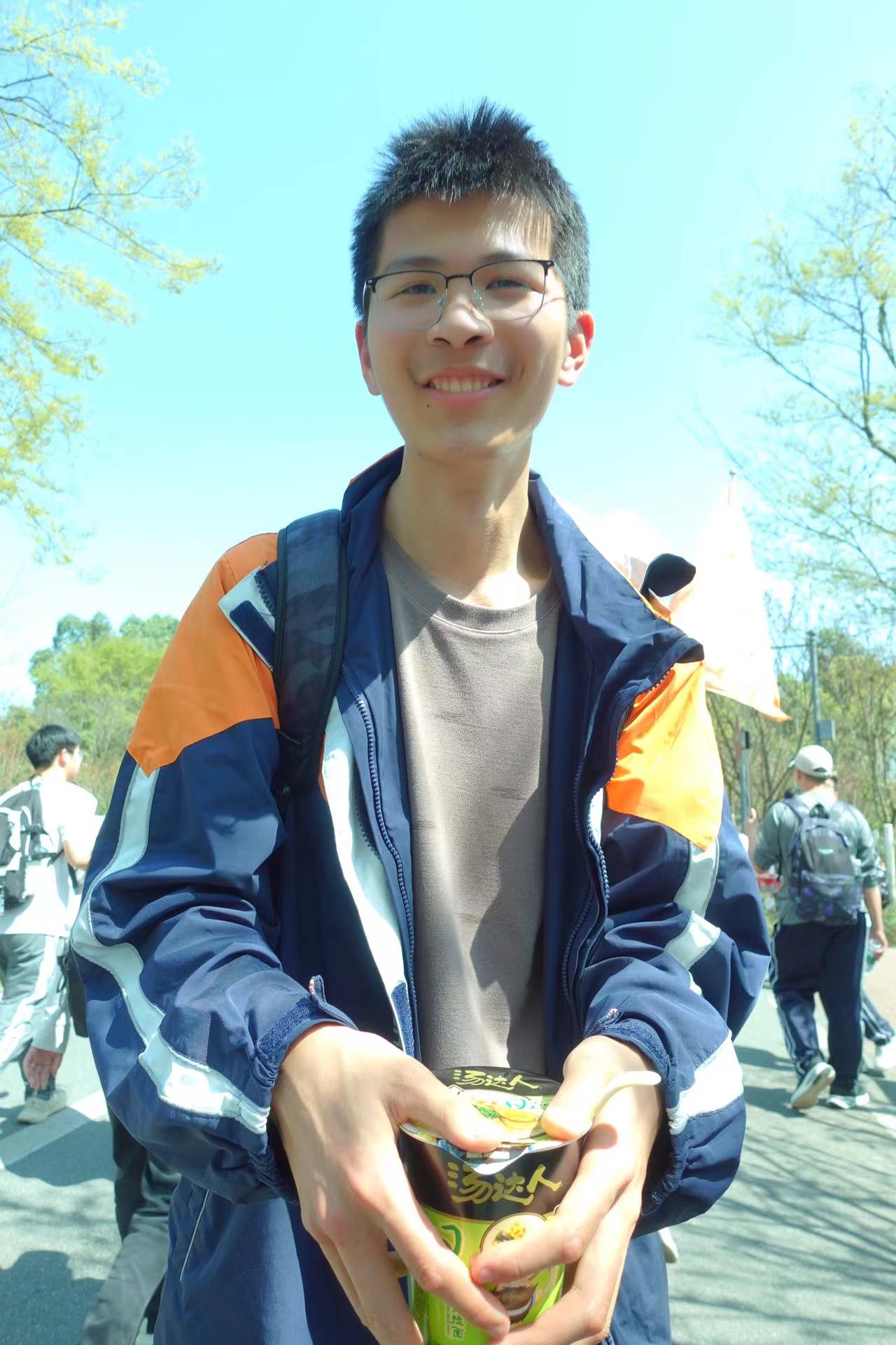 拾叁于东城春游期间泡面 2025 年 3 月 25 日摄于青龙湖